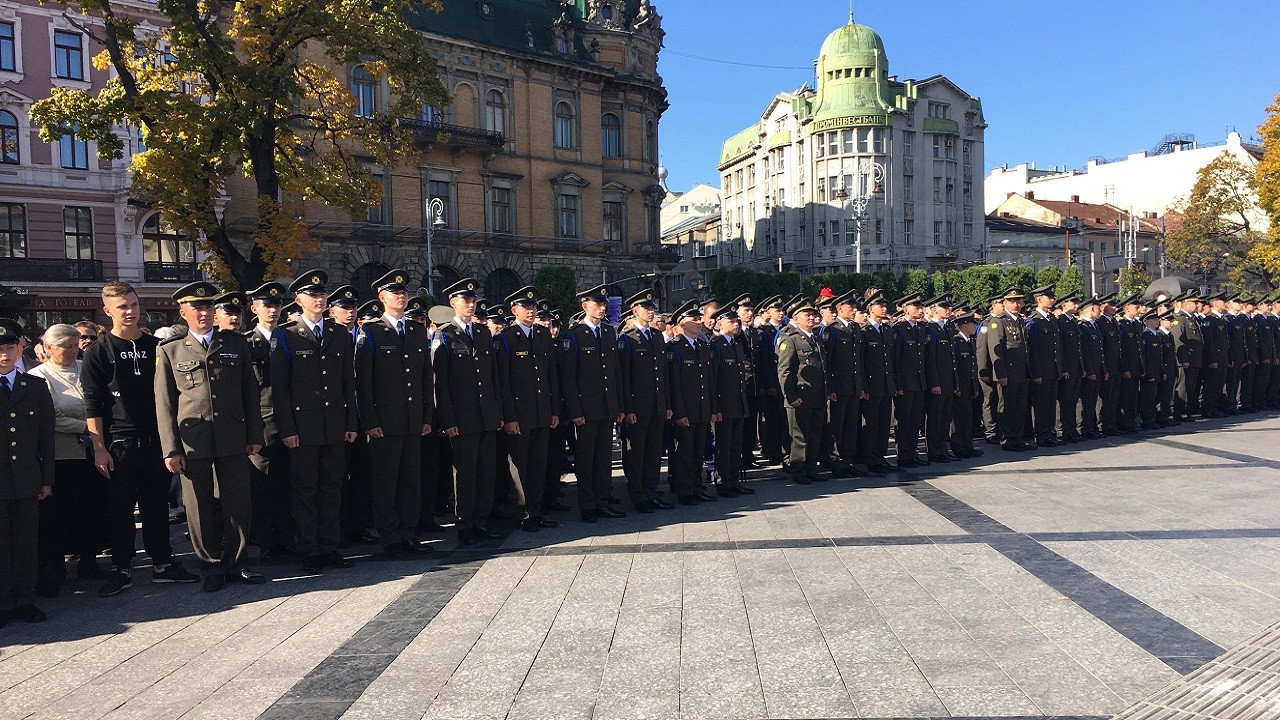200 ліцеїстів прийняли присягу на площі перед пам’ятником Тарасові Шевченку (ВІДЕО)