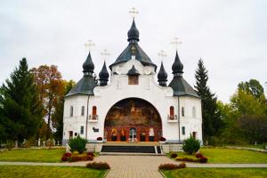 UA: ЛЬВІВ транслюватиме богослужіння із монастиря на «Козацьких могилах», яке очолить Митрополит Епіфаній