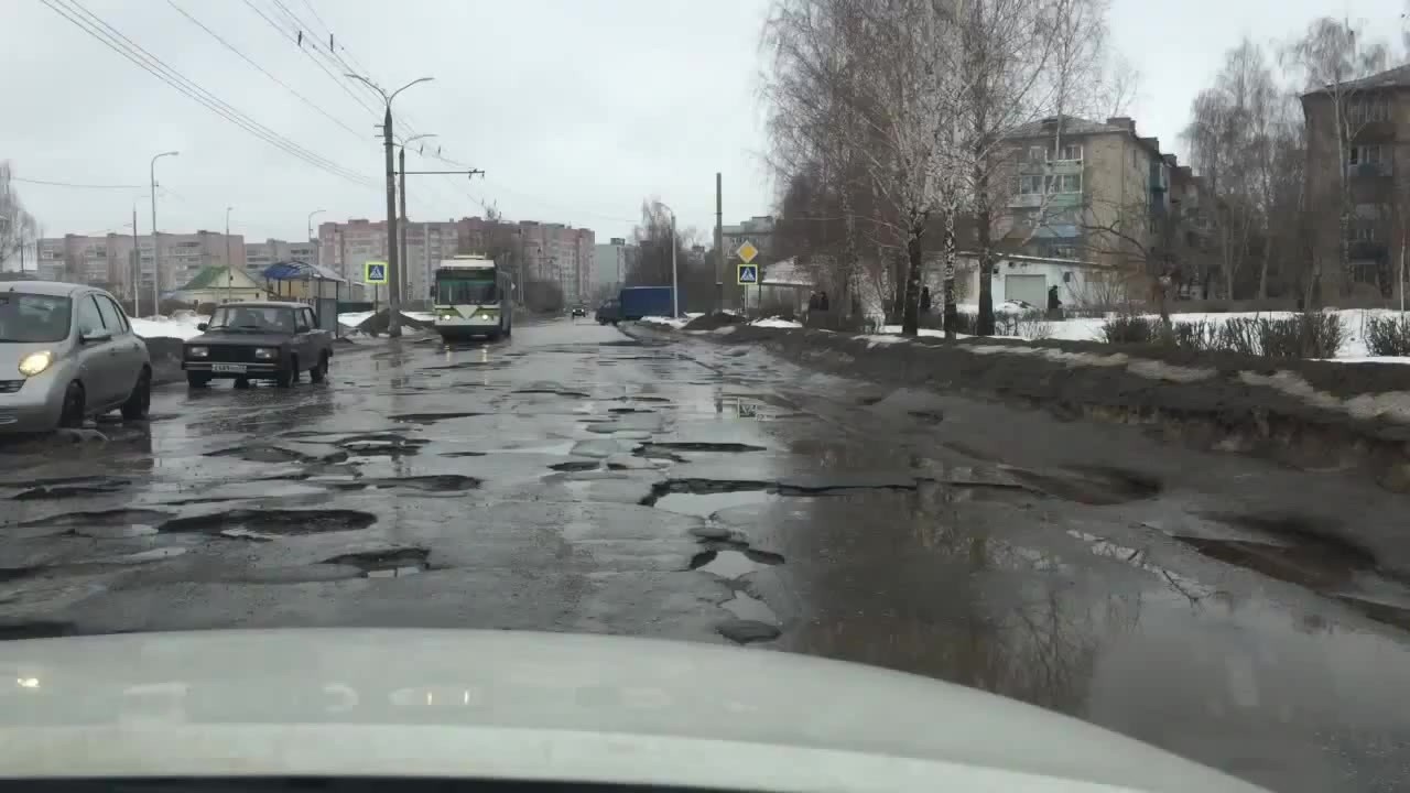 Священик на Львівщині зняв відео про невідремонтовану дорогу (ВІДЕО) 