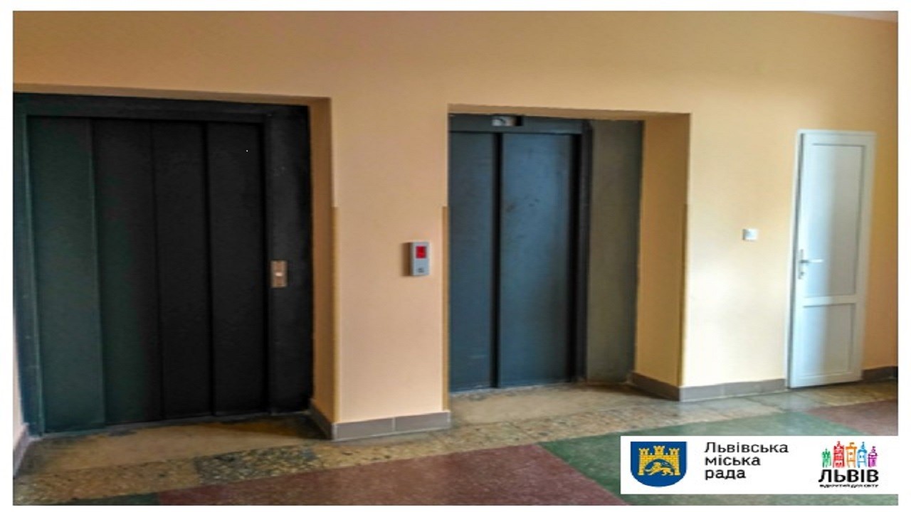 У лікарнях Львова замінили три ліфти