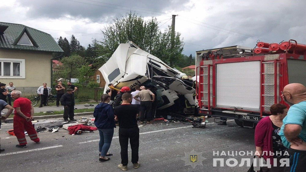 На Сколівщині зіткнулися чотири автомобілі - один з водіїв загинув