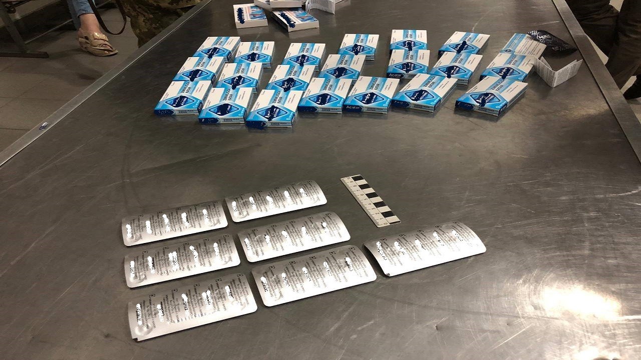 Майже 300 таблеток вилучили працівники СБУ на кордоні (ФОТО)