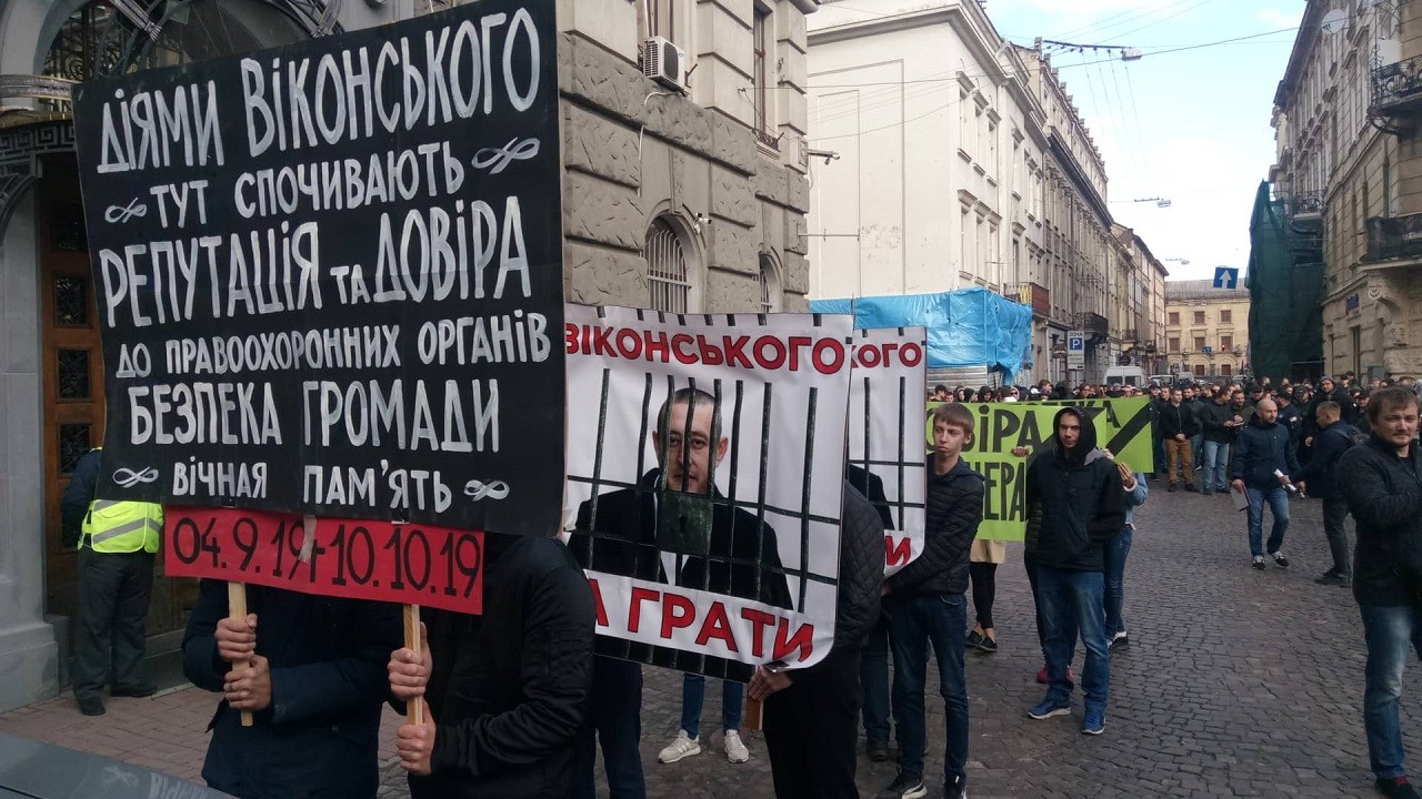 У Львові відбувся протест за відставку очільника нацполіції області Василя Віконського (ФОТО, ВІДЕО)