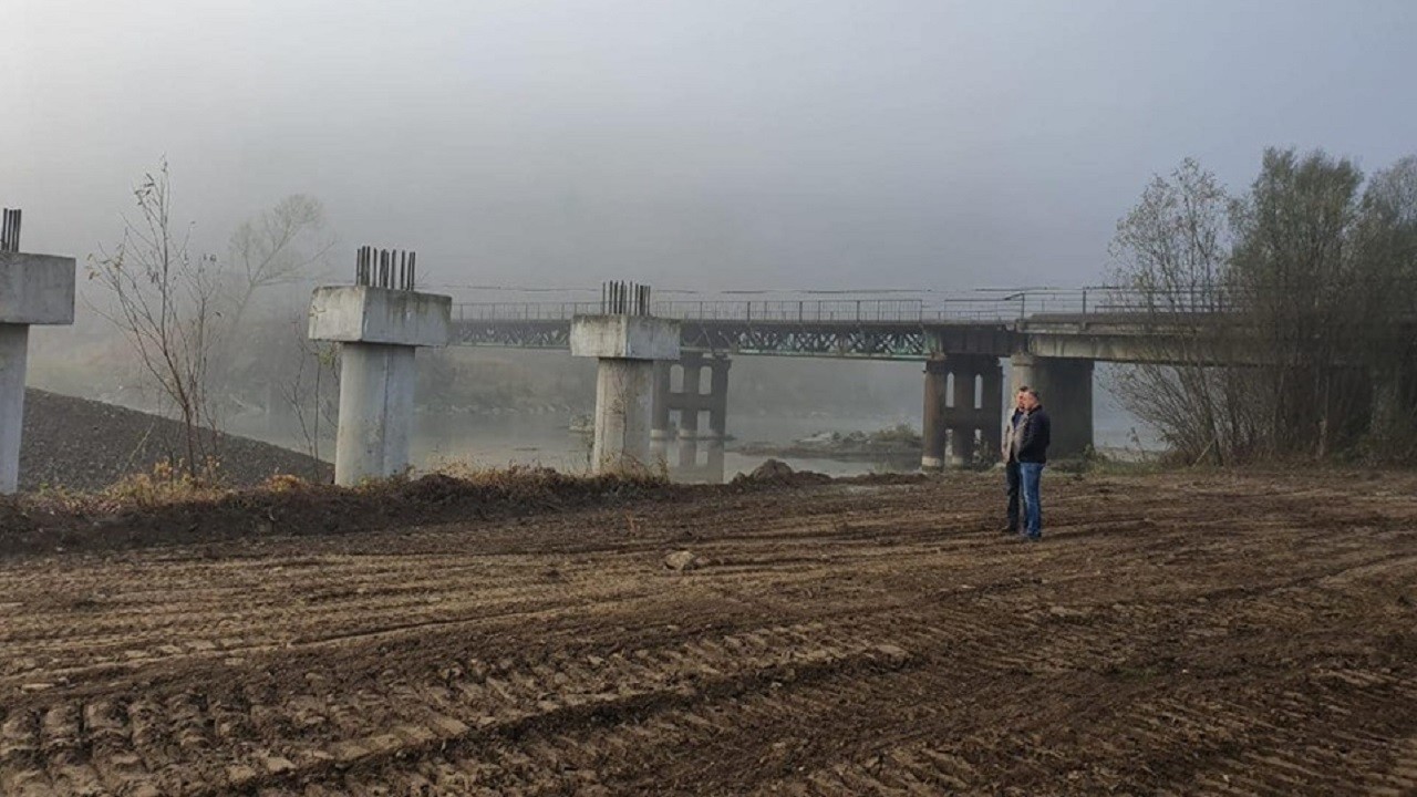 У селі Крушельниця на Сколівщині починають зводити міст (ФОТО)